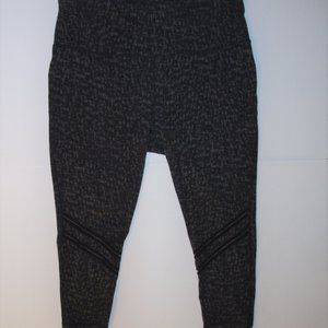 XERSION workout yoga leggings Mesh accent Size 1X mid-calf, crop